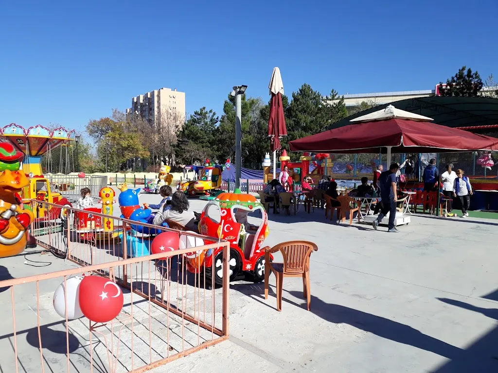 Mini Club Aile Eğlence Merkezi Luna Park