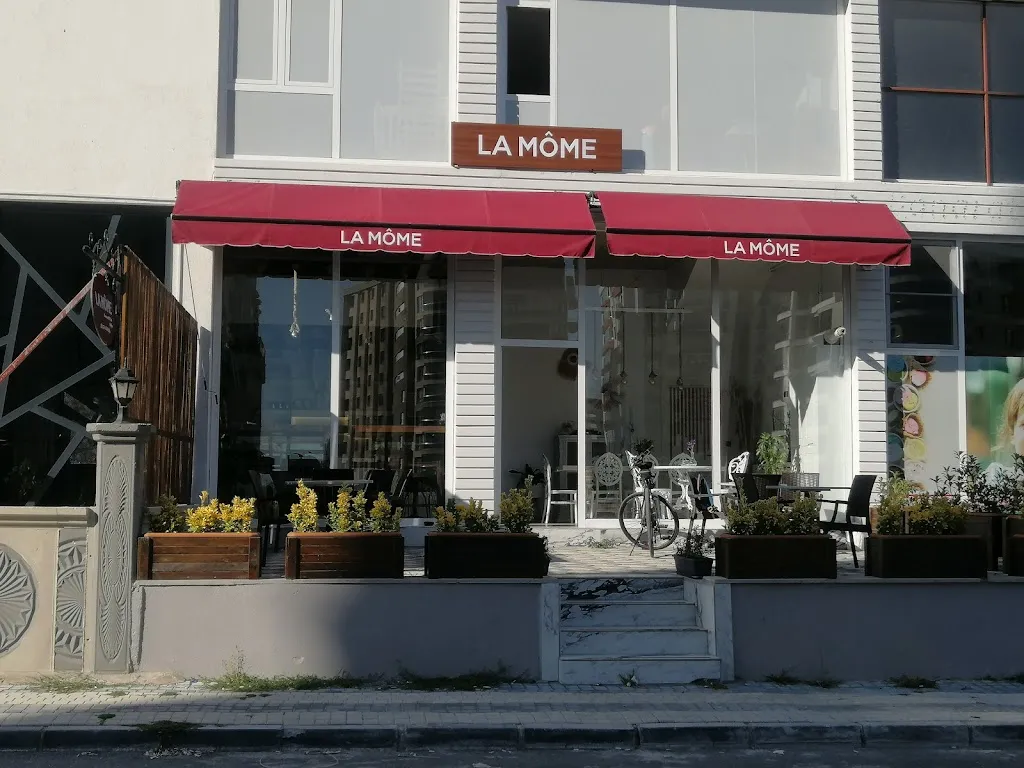 La Mome Cafe