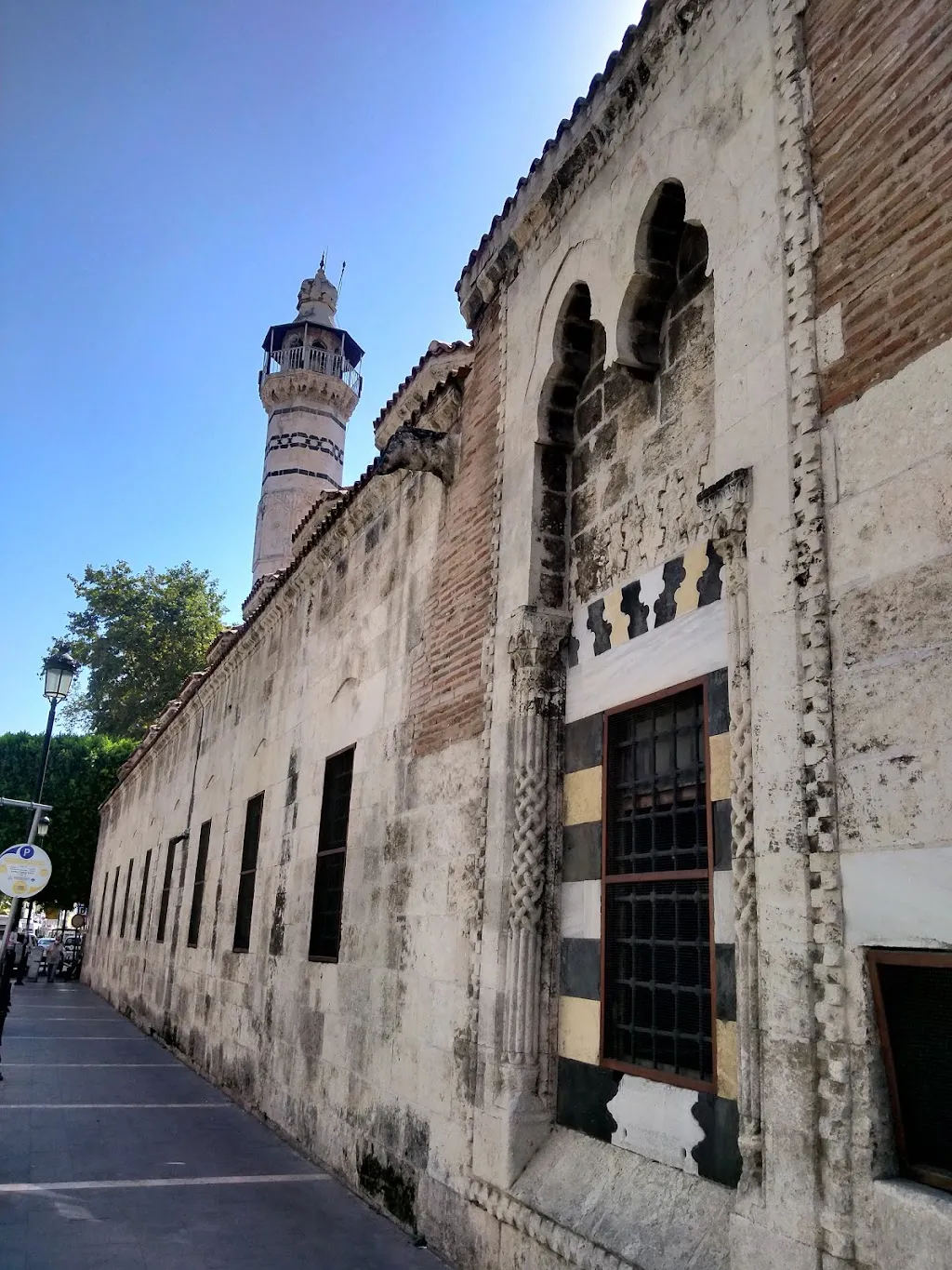 Ulu Cami Türbeleri