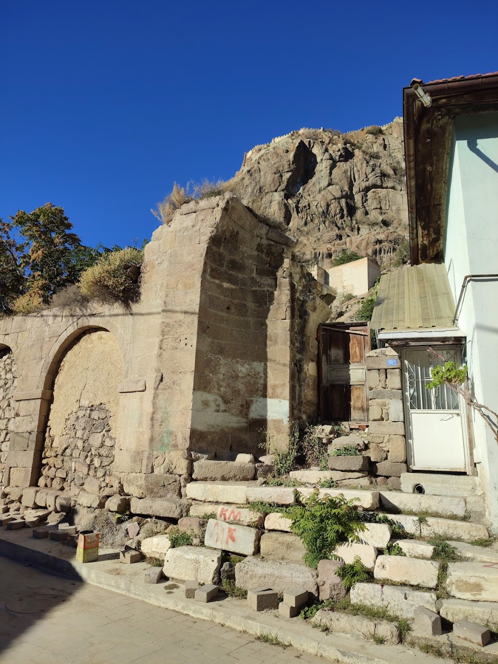 Aziz Meryem Ana Ermeni Kilisesi Kalıntısı