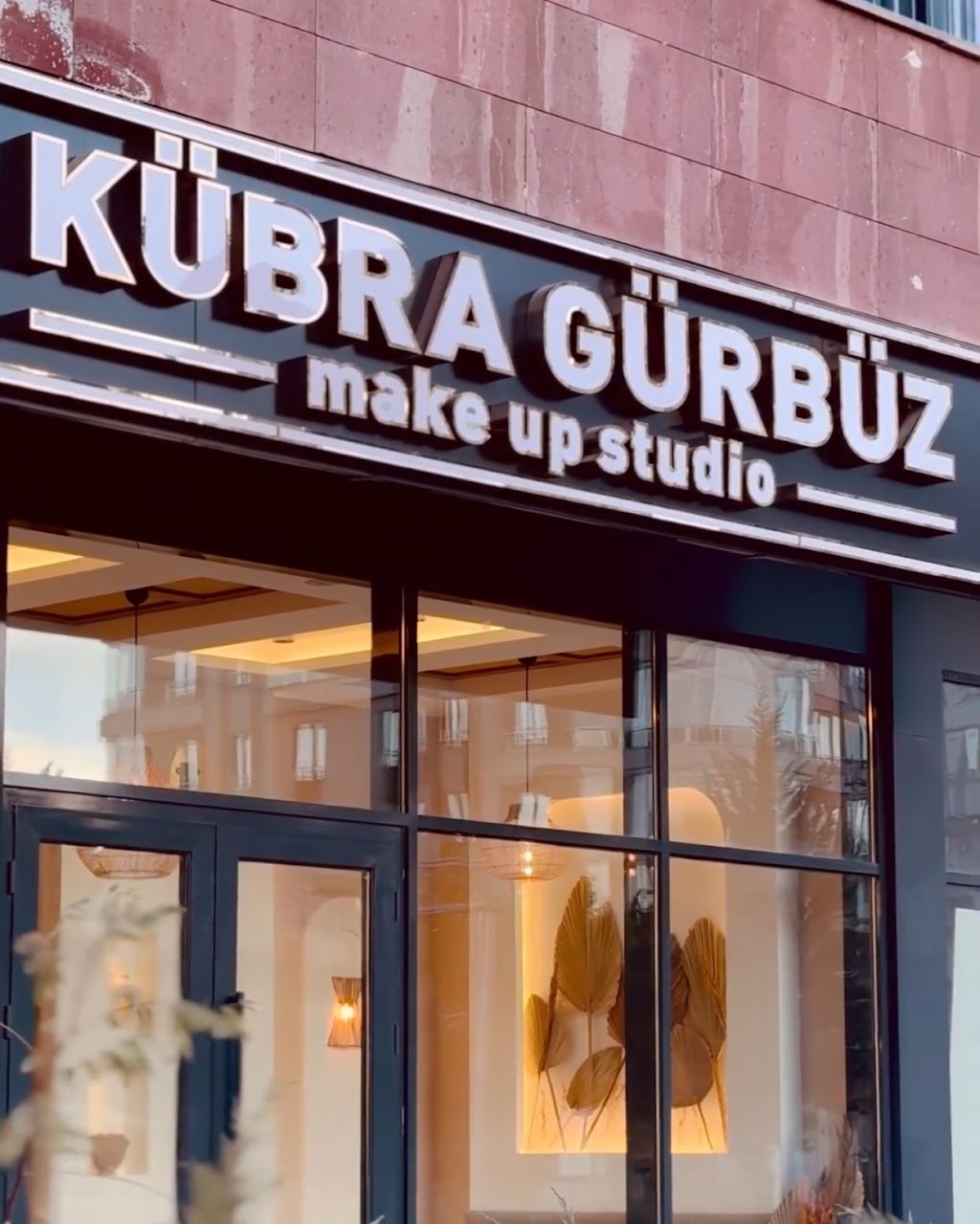 Kübra Gürbüz Make Up Studio