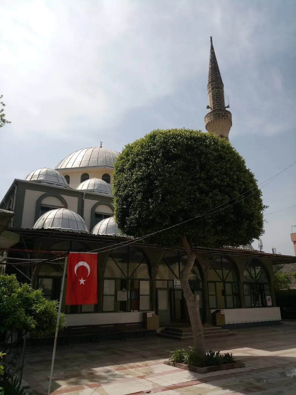 Makam Cami