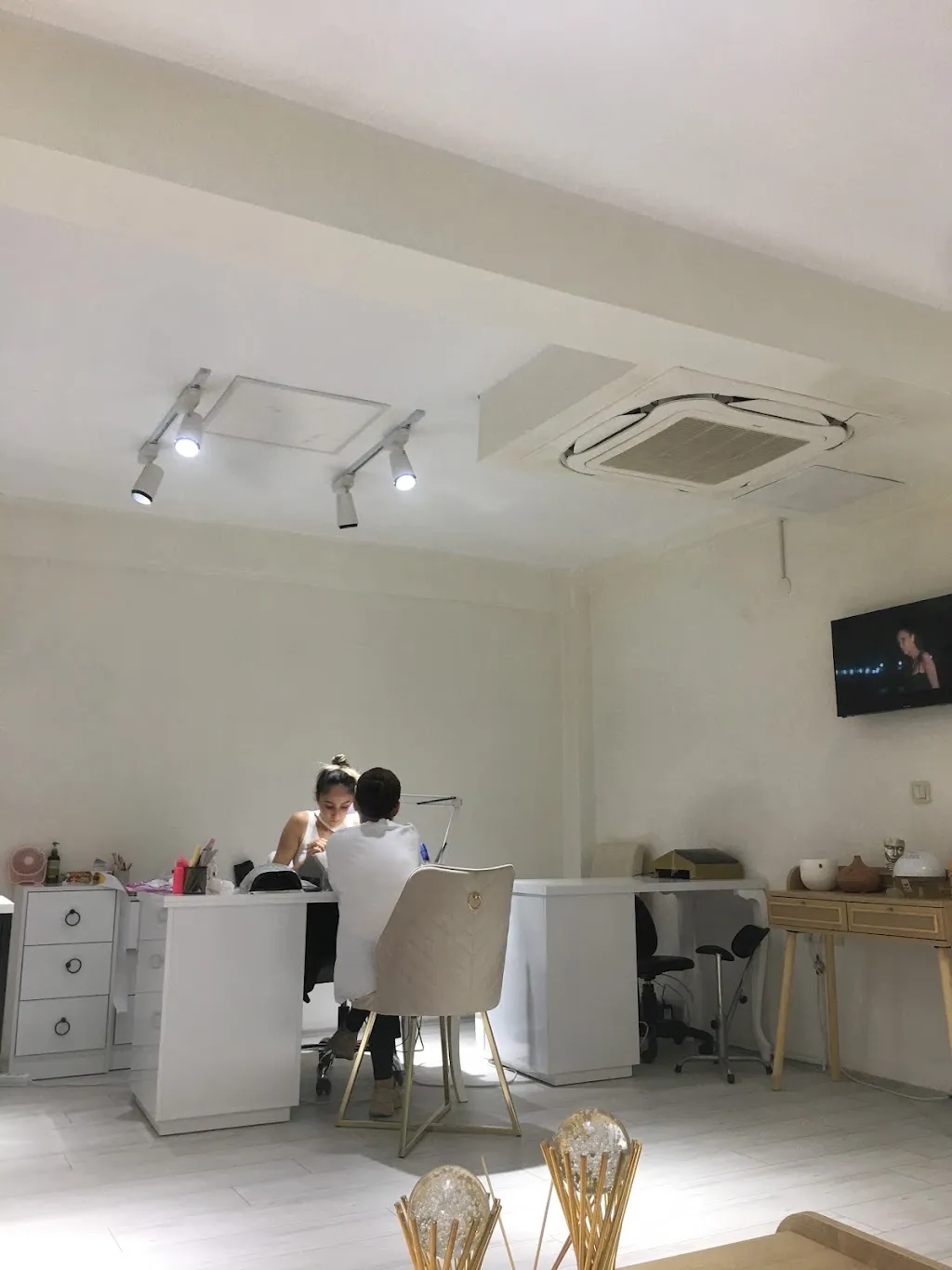 Nida nail studio