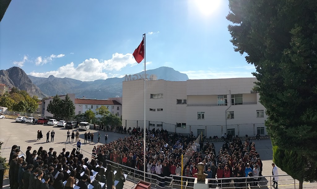 12 Haziran Anadolu Lisesi