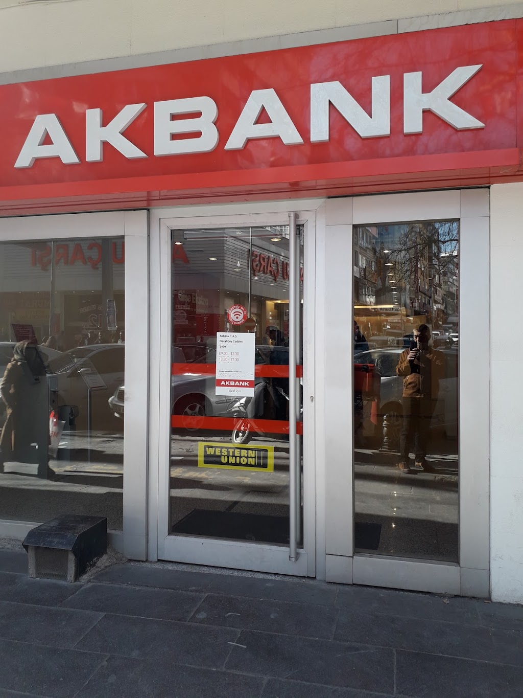 Akbank Necatibey Caddesi/Ankara Şubesi