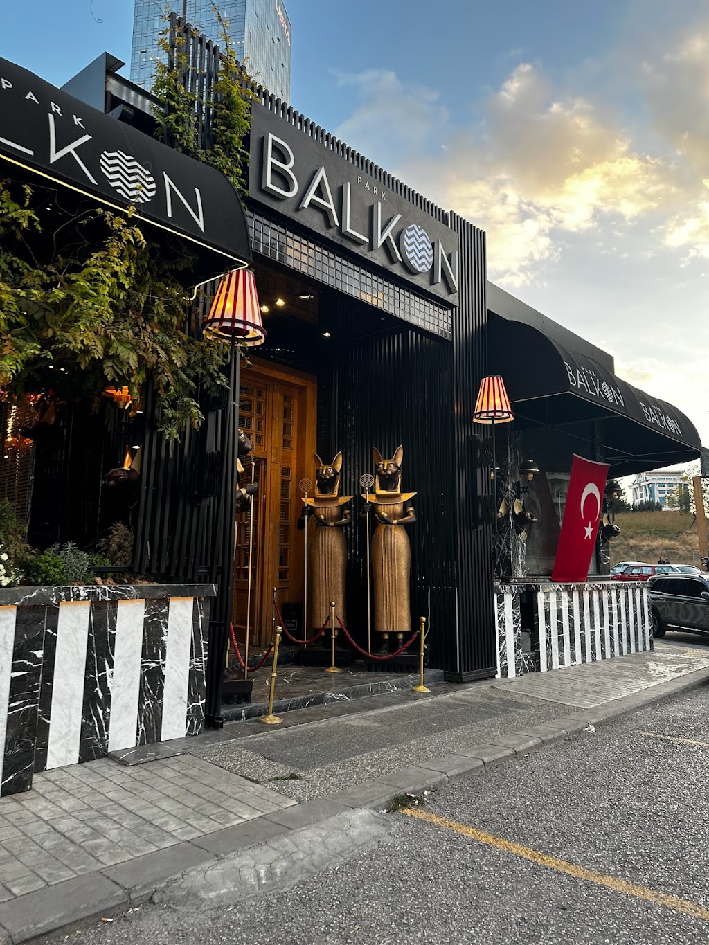 Balkon Cafe & Restaurant