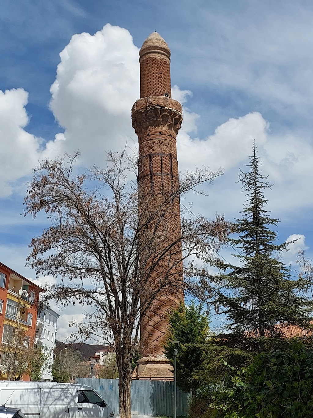 Eğri Minare