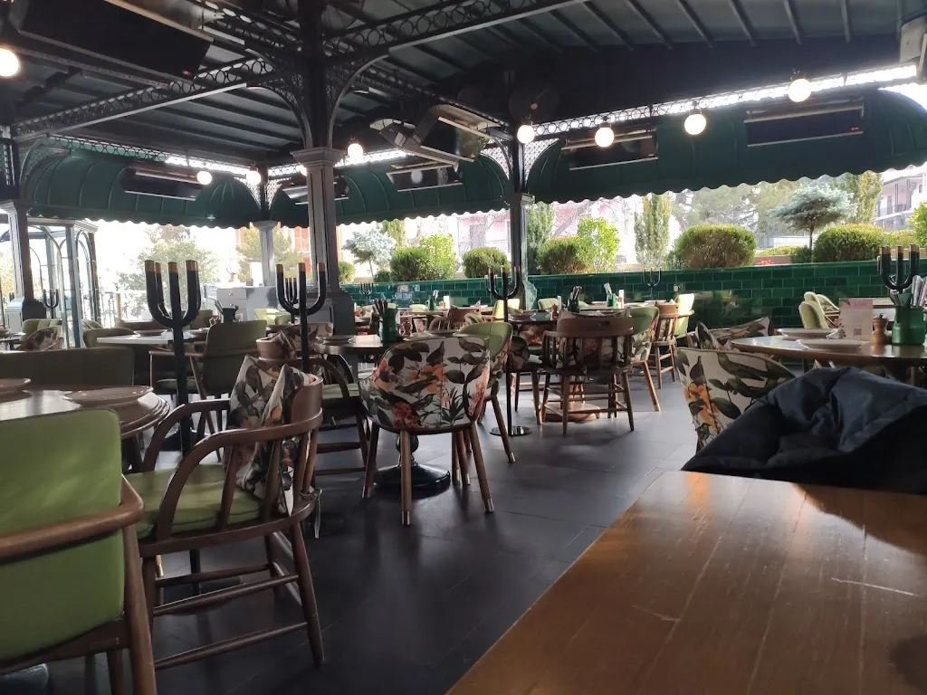 Lou Cafe Bistro – İran Caddesi