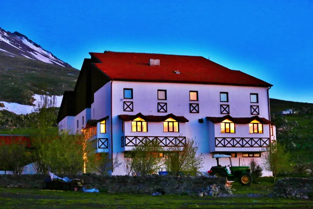 Otel Karbeyaz