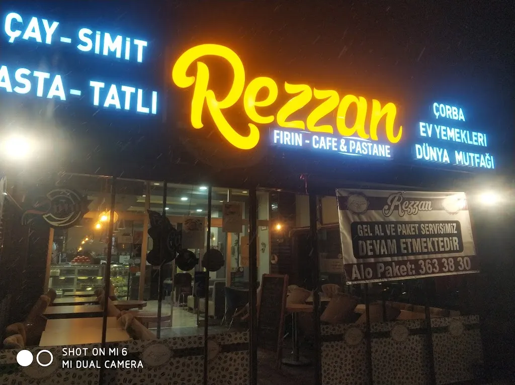 Rezzan CAFE & PATISSERIE