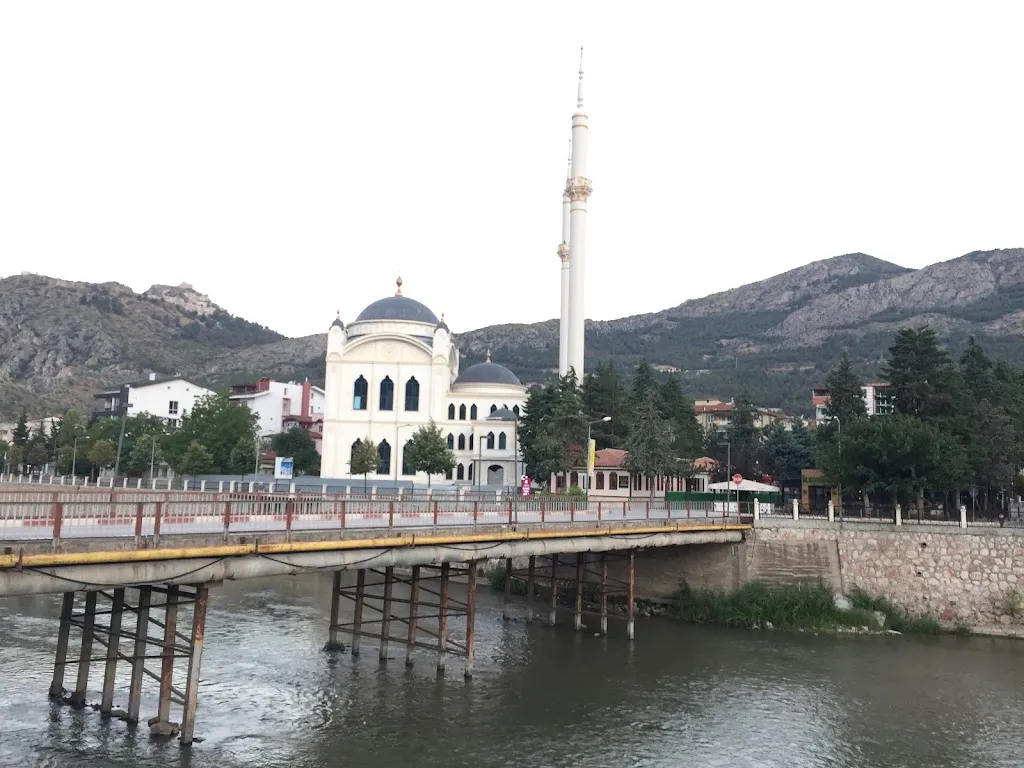 Şehitler Camii