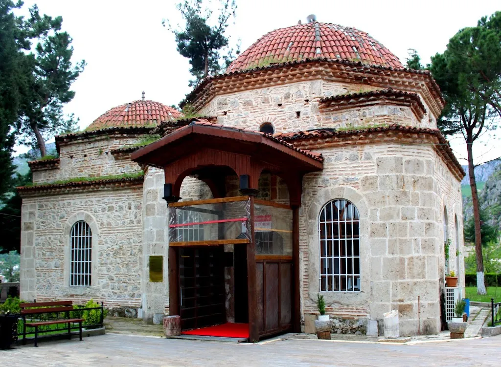 Yukarı Türbe Cami