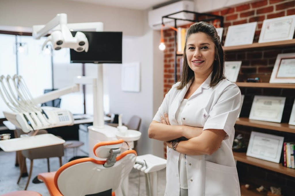 Ağız Diş ve Çene Cerrahisi Uzmanı Dr.Dt.Seda Deniz Kalkan implant zirkonyum diş