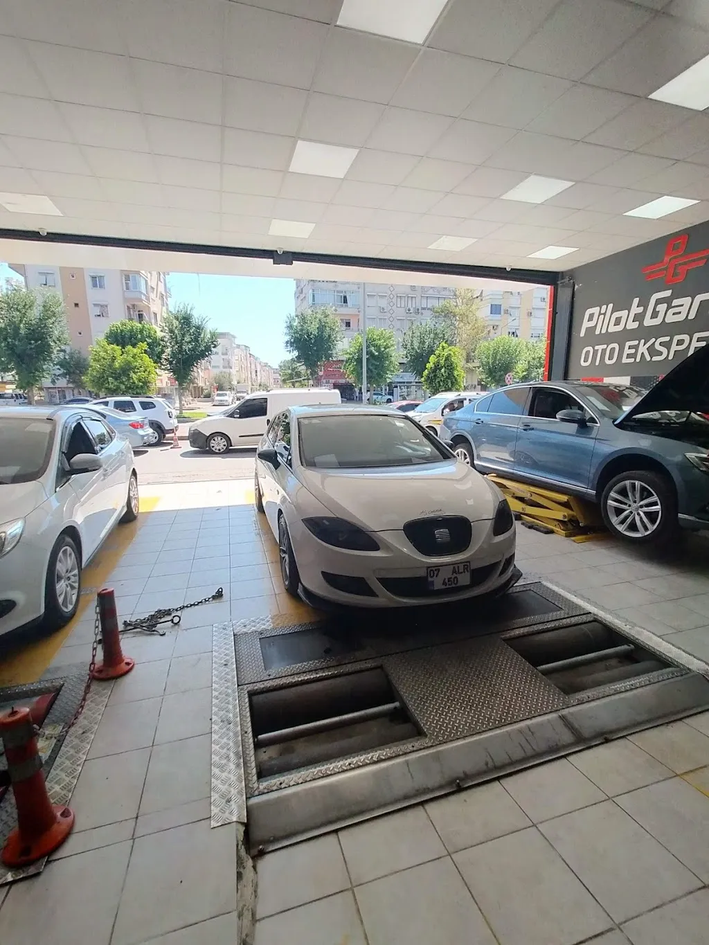 Antalya Eski Sanayi Pilot Garage Oto Ekspertiz