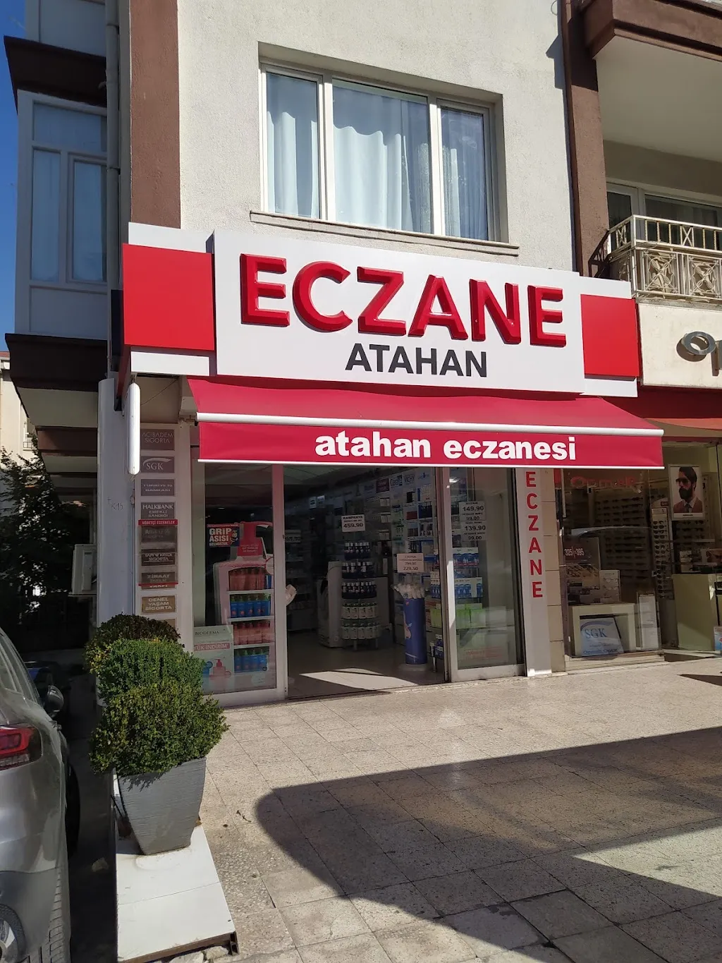 Atahan Eczanesi