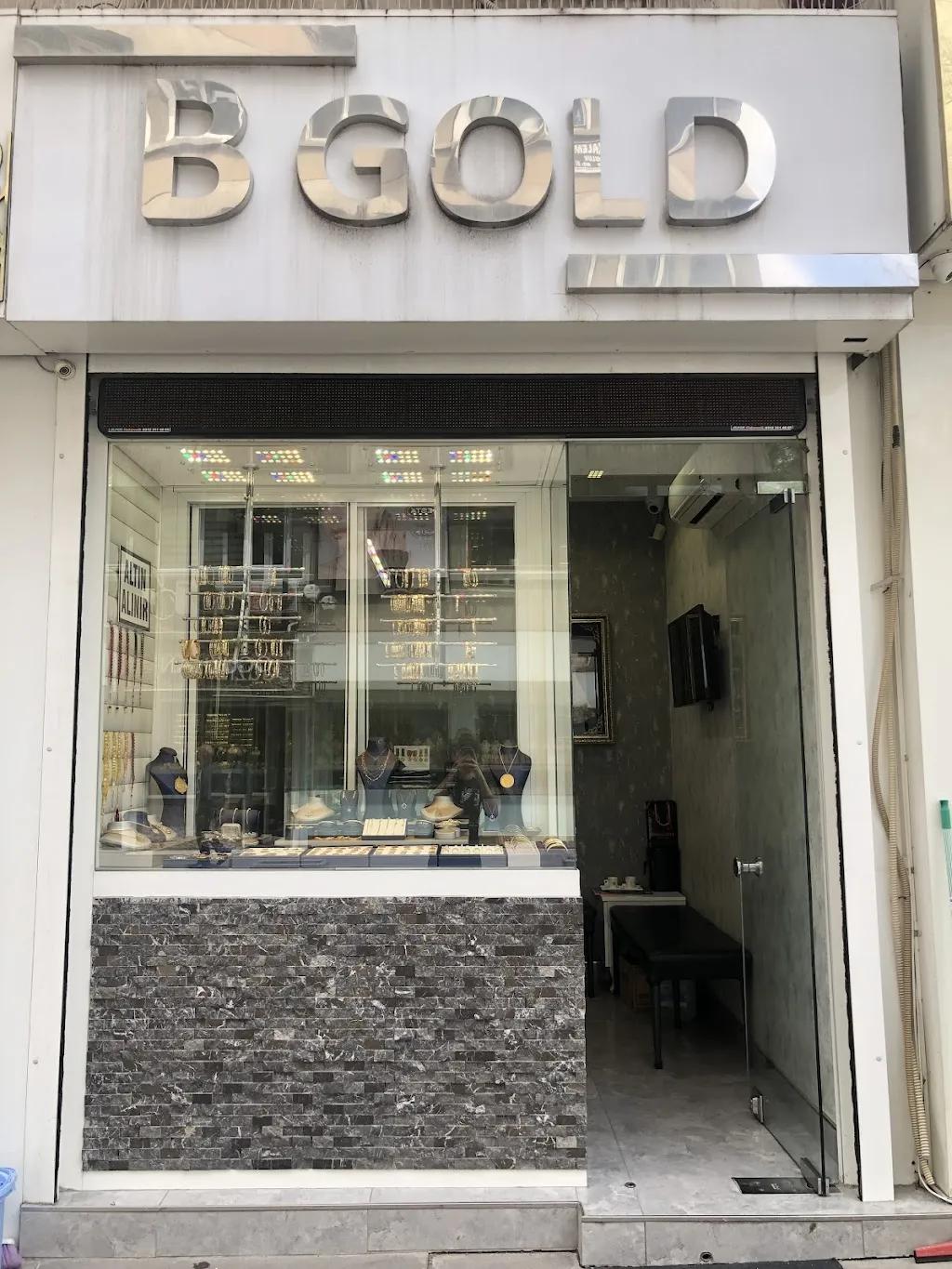 B GOLD