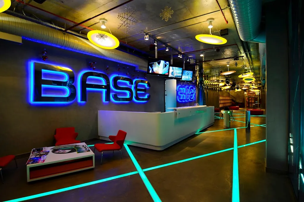 Base Life Club