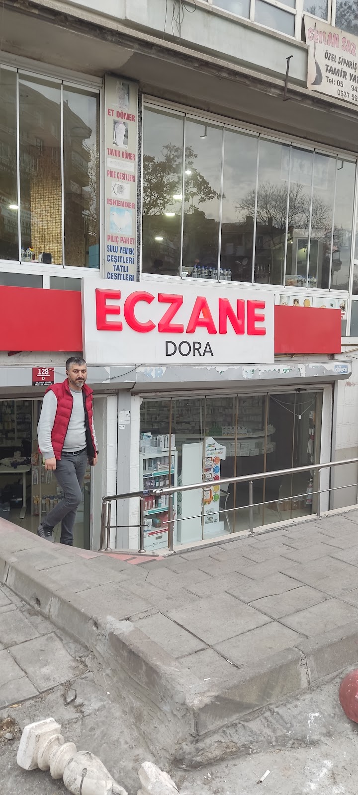 Dora Eczanesi