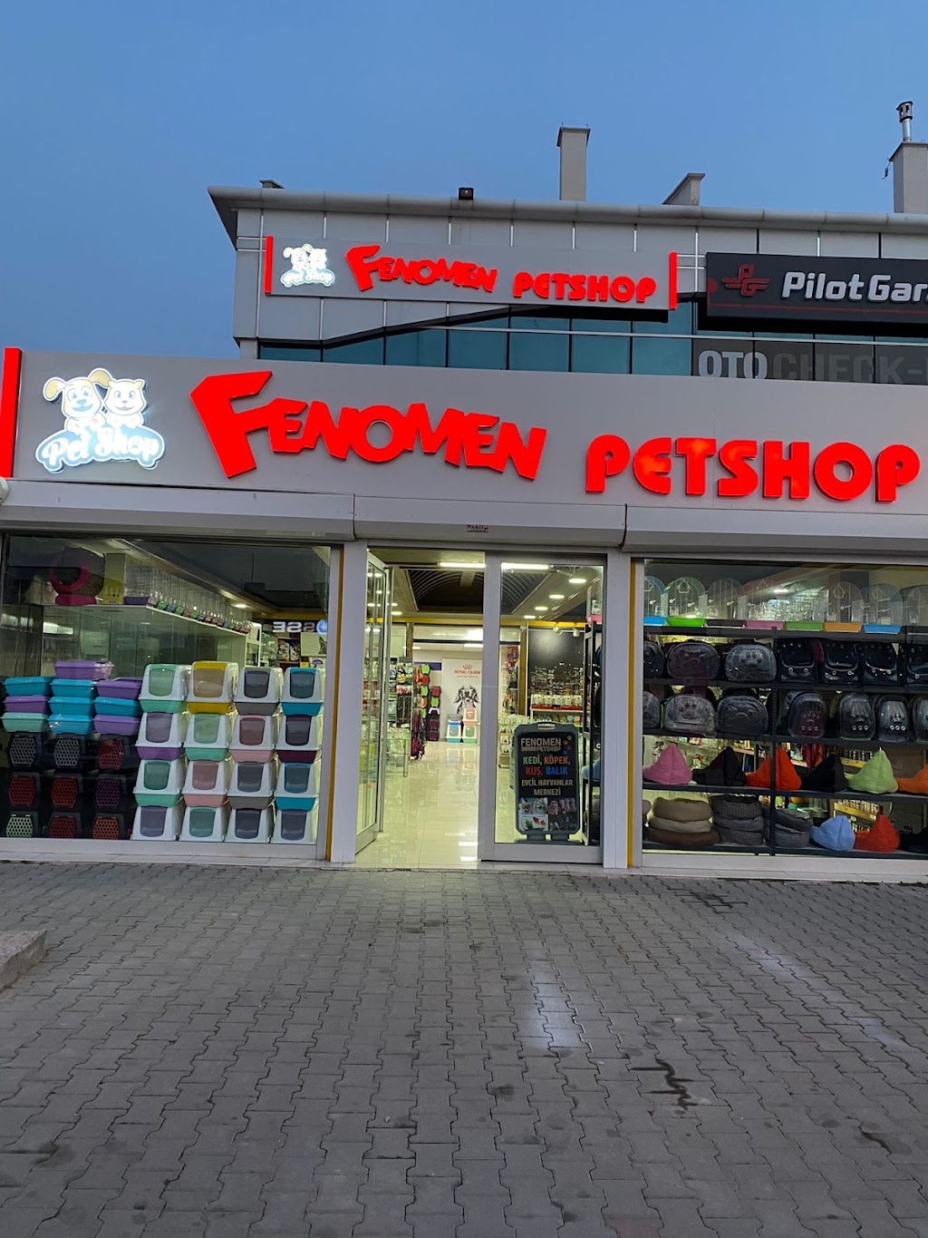 Fenomen Pet Shop - Pet Çiftlik - Kedi Köpek Satış Merkezi