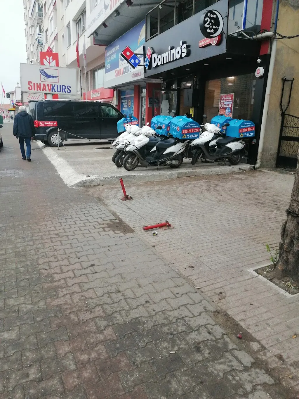 Domino’s Pizza Gazi Bulvarı Şubesi