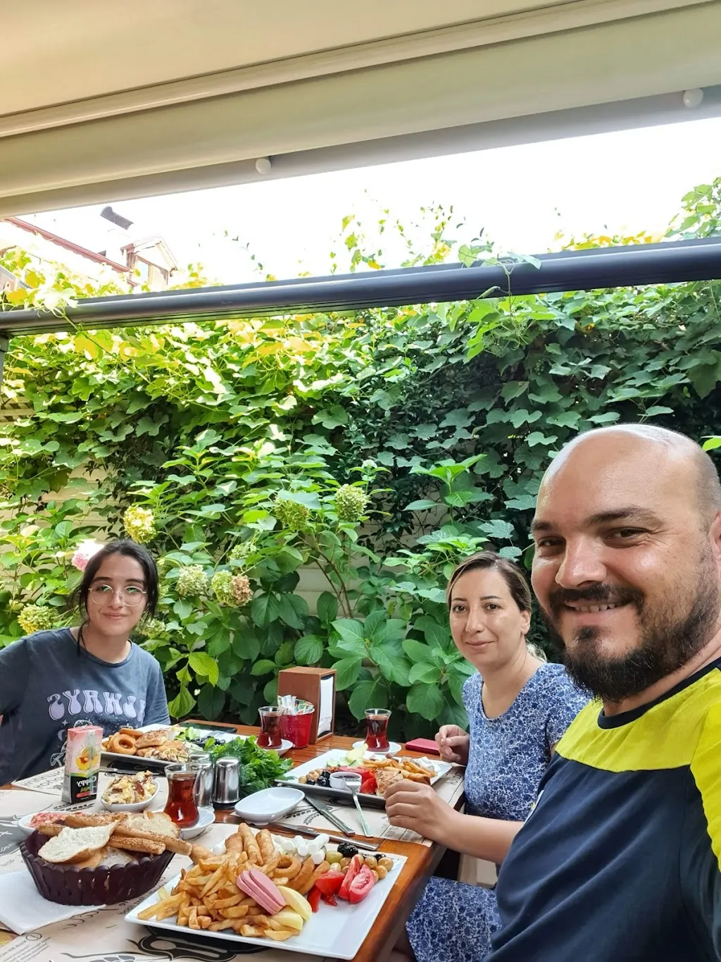 Menekşe Yalı Cafe