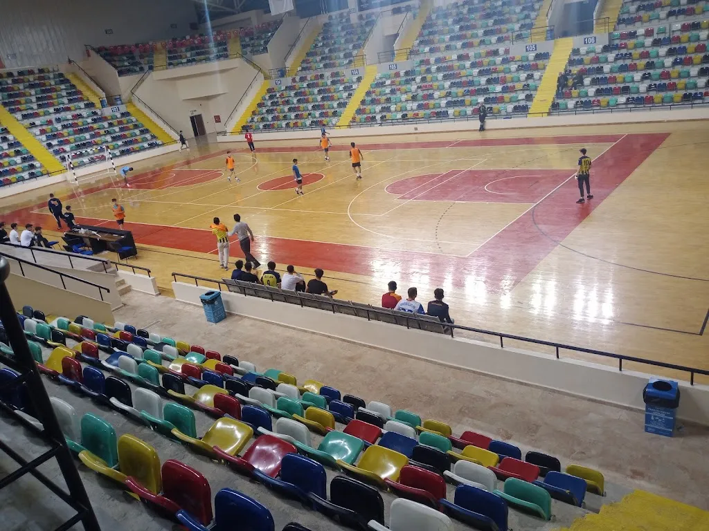 Şehit Turgut solak spor salonu