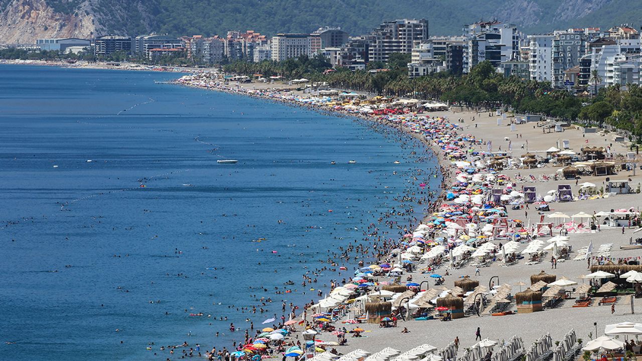 Antalya'da bayramı turistler kutladı!