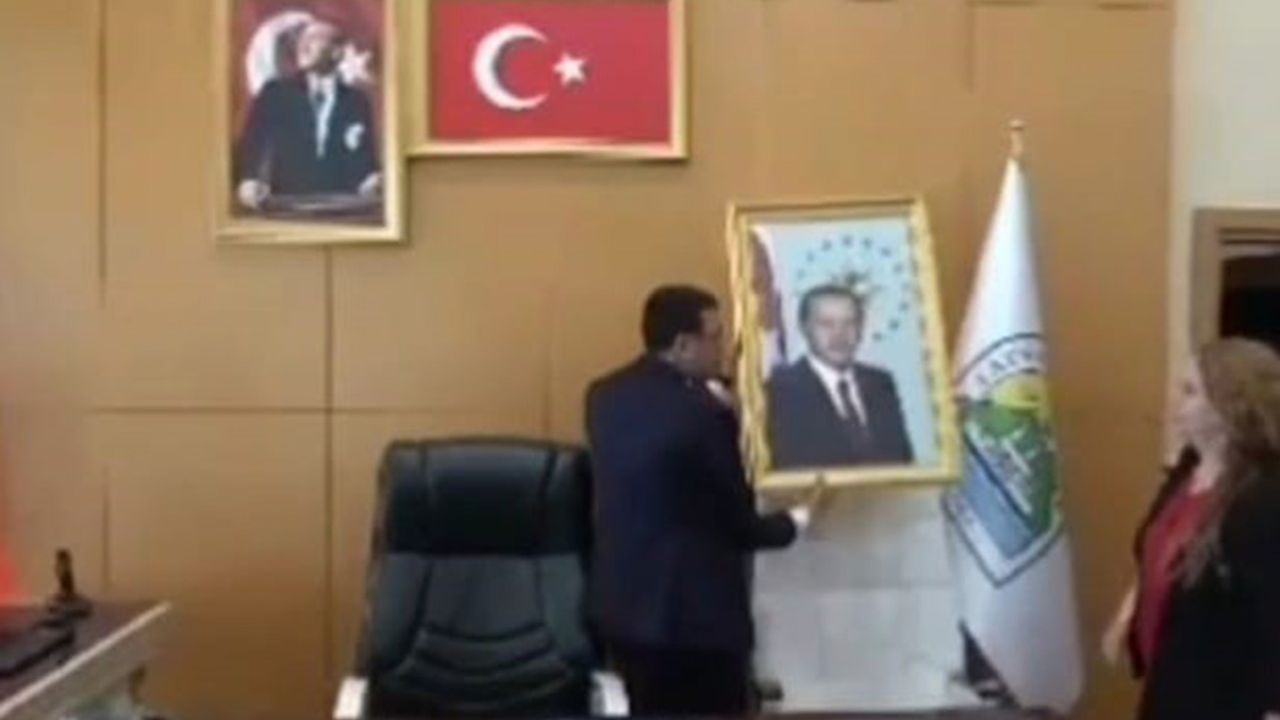 Cumhurbaşkanı Erdoğan'ın fotoğrafını indirdiler, bir de kayda aldılar