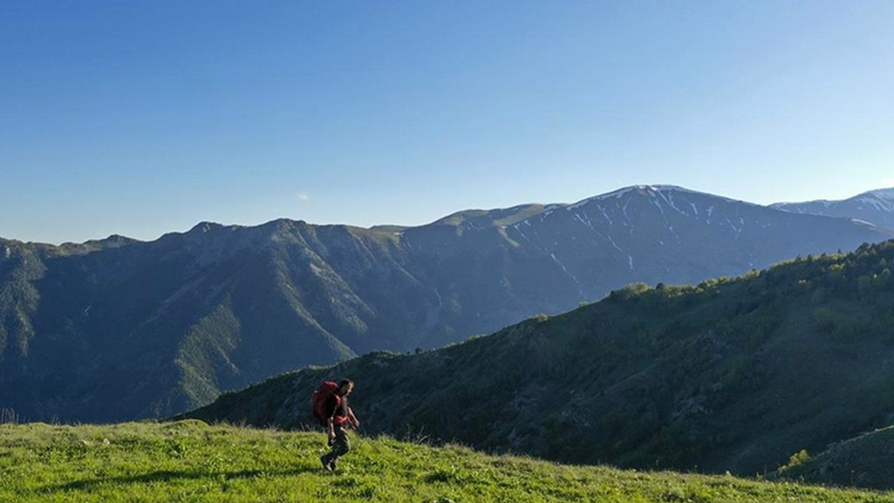 Erzurum-Rize sınırındaki zirveler doğaseverleri bekliyor