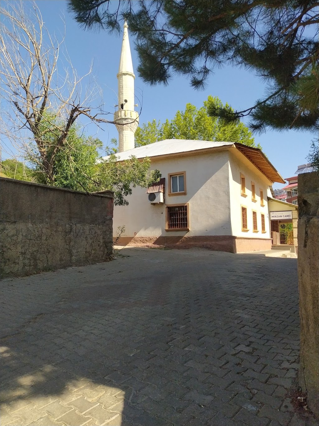 Mirzan Cami