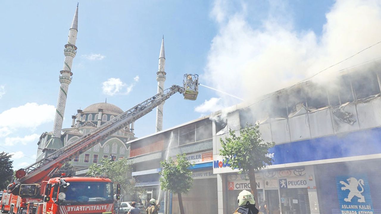 Oto sanayi sitesinde çıkan yangın korkuttu