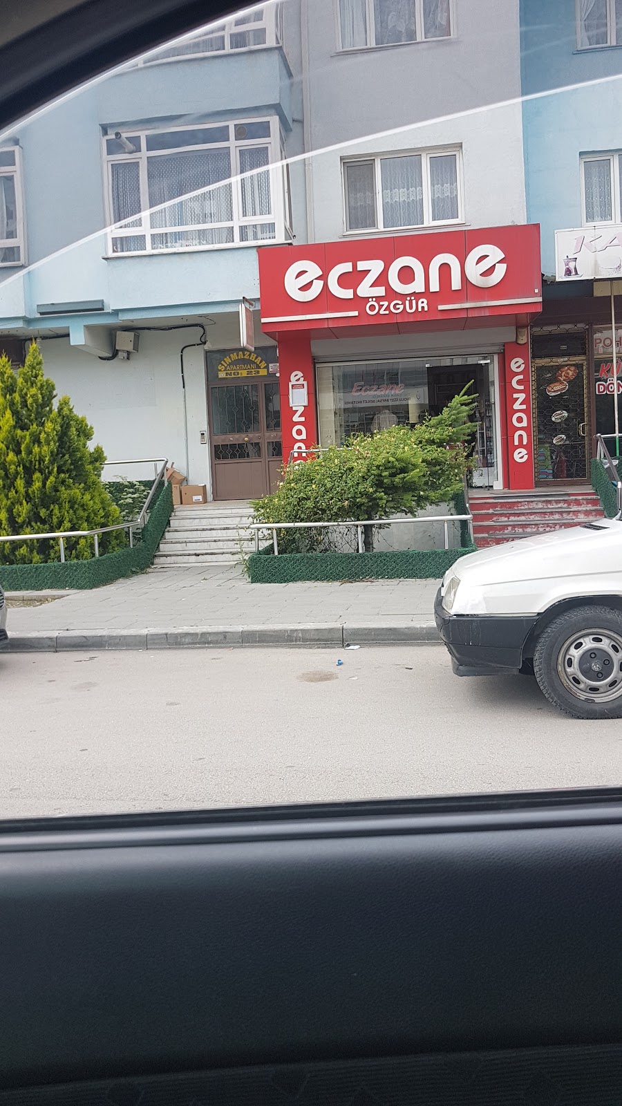 Özgür Eczanesi