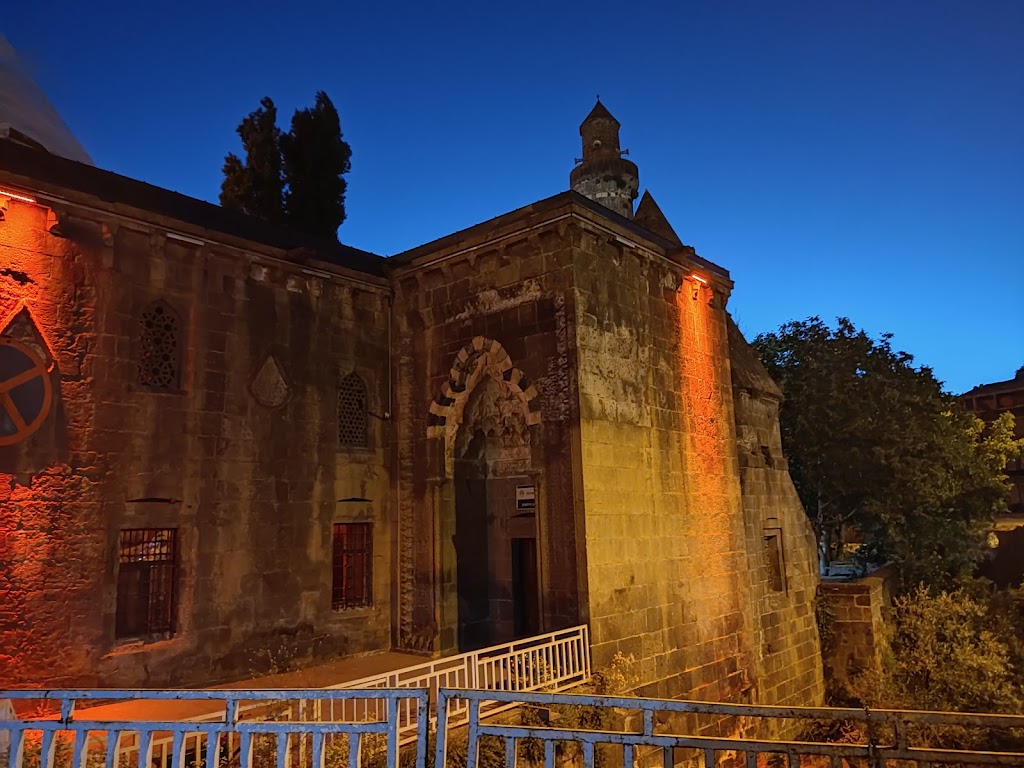 Şerefiye Cami