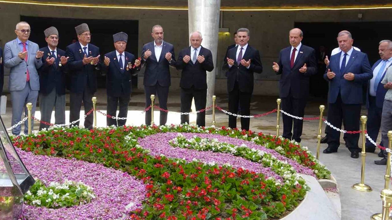 Tatar, 9. Cumhurbaşkanı Demirel’in anıt mezarını ziyaret etti