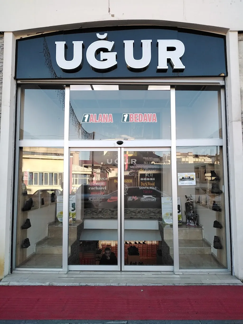 Uğur Kundura