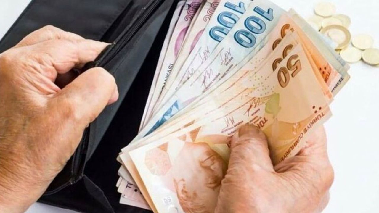 Canlı yayında açıklama geldi! Emekli maaşına zam mı geliyor?