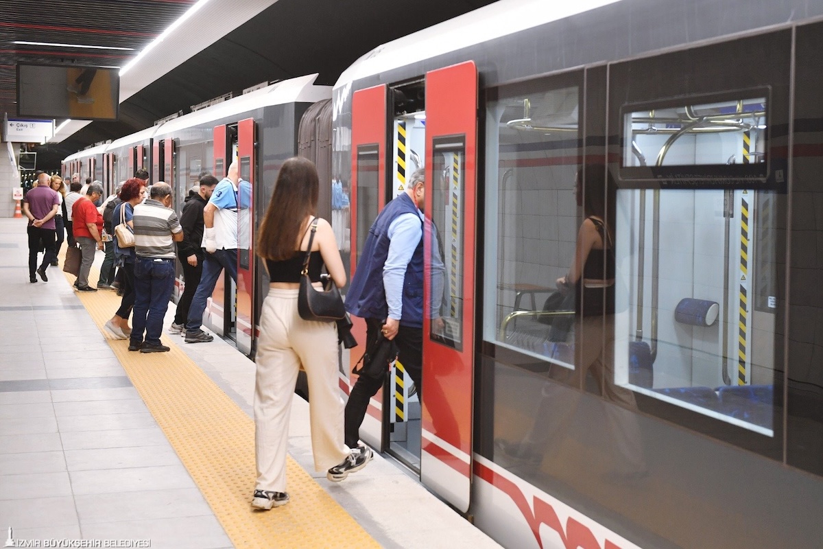 İzmir’de metro ve tramvayda ‘Baykuş’ seferleri iptal edildi