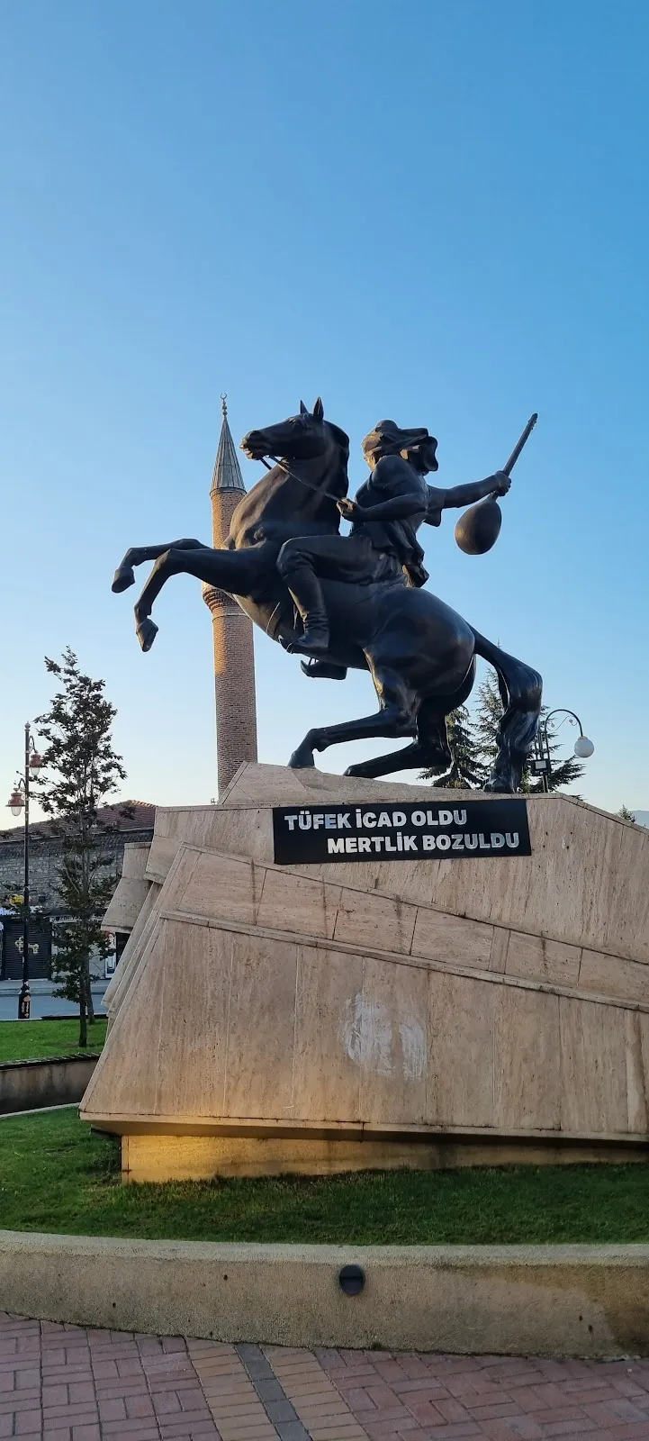 Köroğlu Anıtı