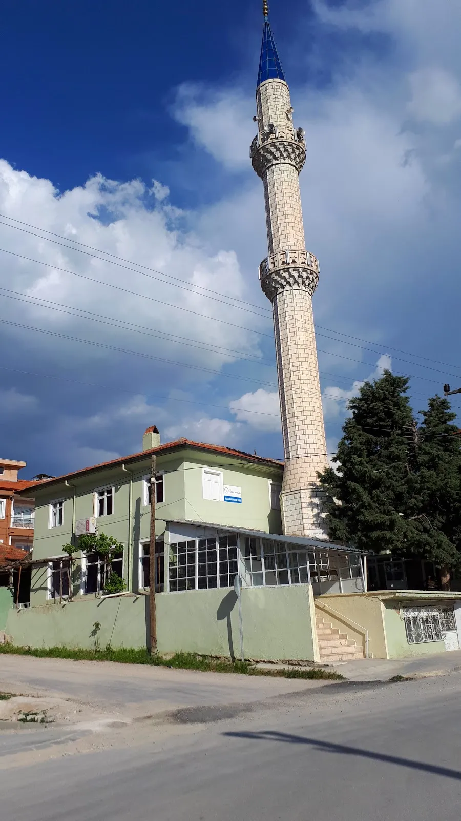 Yukarı Havaalanı Cami