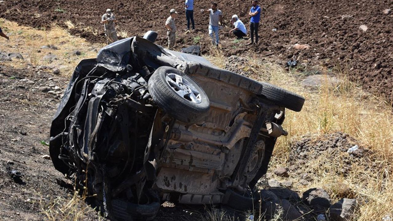 2 metrelik şarampole devrildi: 1 ölü 3 yaralı!