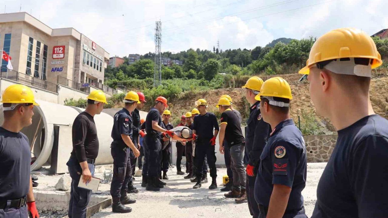 Depremde arama kurtarma eğitimi: Jandarma'dan 170 kişi katıldı