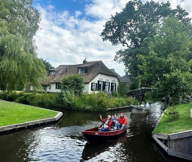 Giethoorn Gezi Rehberi: Hollanda’da Bir Masal Diyarı