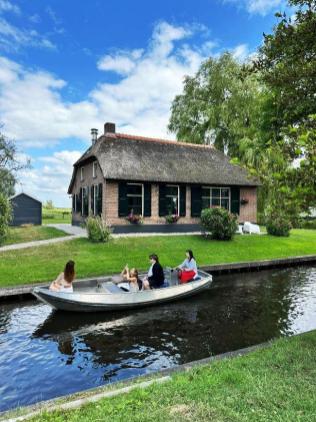 Giethoorn Gezi Rehberi: Hollanda’da Bir Masal Diyarı