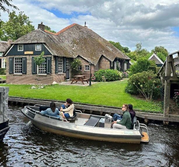 Giethoorn Gezi Rehberi: Hollanda’da Bir Masal Diyarı