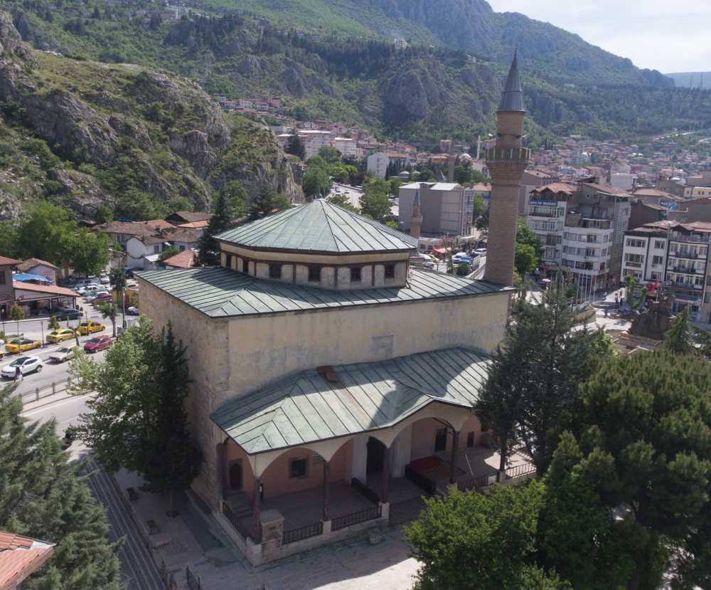 Amasya Gezi̇lecek Yerler: Yeşi̇lırmak’ın Kıyısında Keyi̇fli̇ Bi̇r Tati̇l