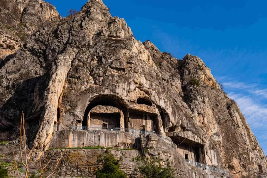 Amasya Gezi̇lecek Yerler: Yeşi̇lırmak’ın Kıyısında Keyi̇fli̇ Bi̇r Tati̇l