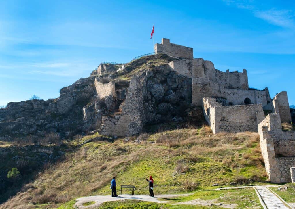 Amasya Gezi̇lecek Yerler: Yeşi̇lırmak’ın Kıyısında Keyi̇fli̇ Bi̇r Tati̇l