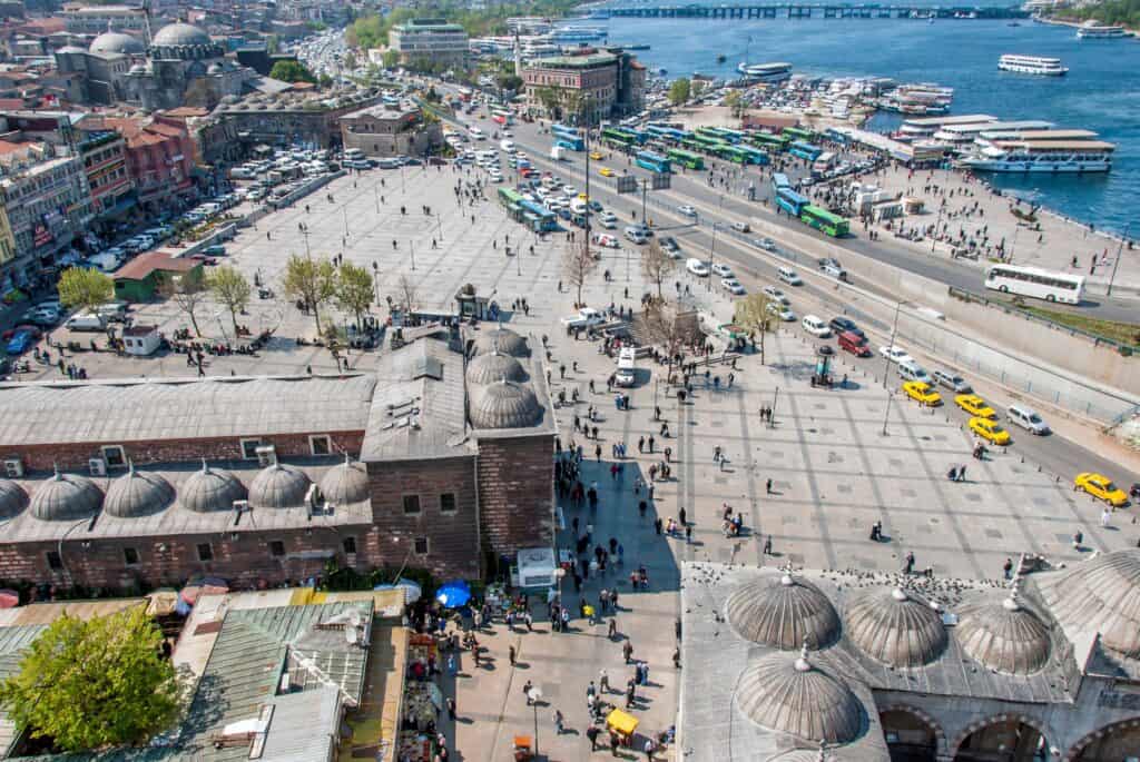 Eminönü Gezilecek Yerler: Tarihi Yarımada’nın Kalbine Yolculuk