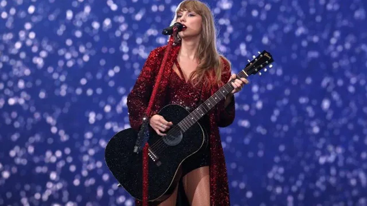 Taylor Swift gitarına 4 bin dolar ödedi: Çekiçle parçaladı!