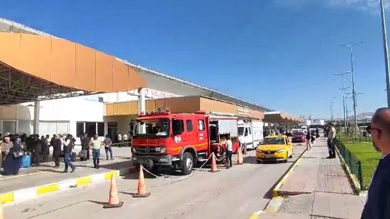 Van Ferit Melen Havalimanı’nda yangın paniği!